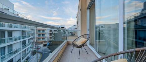 المنطقة المحيطة بالمنشأة