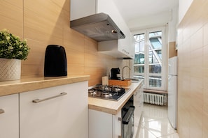 Fridge, oven, stovetop, coffee/tea maker - PASUBIO Comfort Apartment (Milano)
