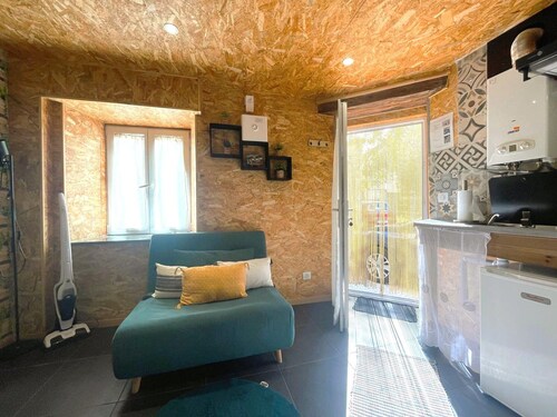 Cottage near Paris with private courtyard