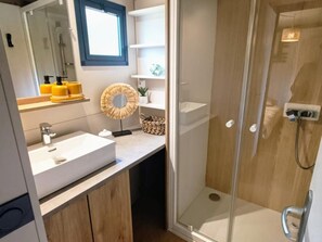 Hair dryer - Scenic cabin with wifi, pets allowed, parking (Bioussac)