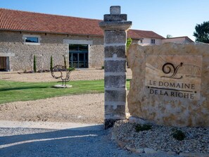 Property grounds - Countryside cottage with spa and parking, pets allowed (Bioussac)