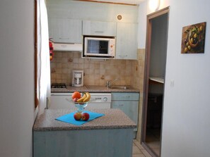 Kühlschrank, Mikrowelle, Geschirrspüler