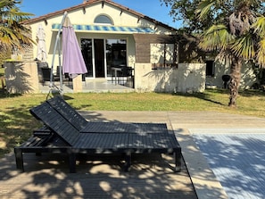 Terrace/patio - 8-sleeper house with private pool at Saint-Benoit-sur-Mer (Saint-Benoist-sur-Mer)