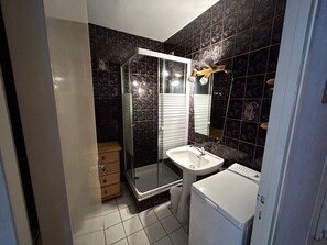 Bathroom - Argelès: Apartment for 4 near beach, private parking (Argelès-sur-Mer)