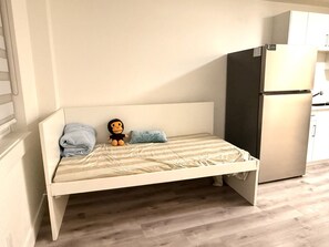 Internet, bed sheets - Lovely 1-bedroom basement suite with AC in Surrey BC Fleetwood (Surrey)