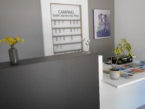 Lobby - Cozy mobile home for 4 with garden furniture in Guillestre (Guillestre)