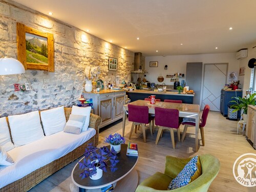 Guest room in Chalonnes-sur-Loire with breakfast