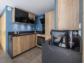 Fridge, microwave, oven, dishwasher - Apartment 6 pers Terrace and Wifi near lake (Génos-Val Louron)