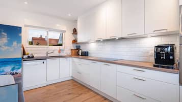 Lave-vaisselle, cafetiĂšre/bouilloire