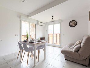 Living area - Cozy apartment with terrace and WIFI in Saint-Lary (Saint-Lary-Soulan)