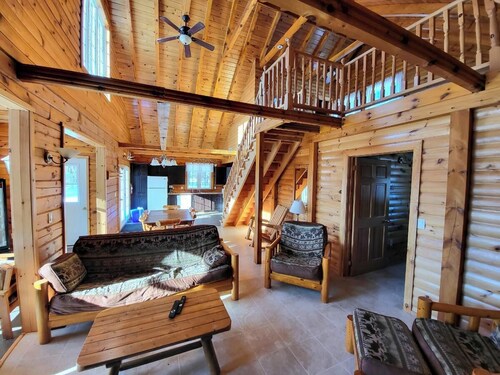 Beautiful 3 Bedroom Loft Cabin
