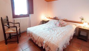 Iron/ironing board, Internet, bed sheets