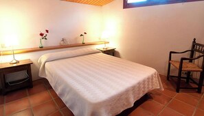 Iron/ironing board, internet, bed sheets