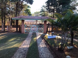 Property grounds - Villa Santana | Exclusive country house with pool, comfort and mountain views (São Pedro)