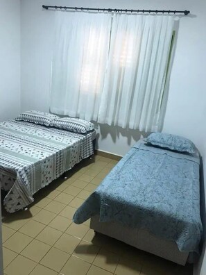 4 bedrooms, desk, iron/ironing board, free WiFi