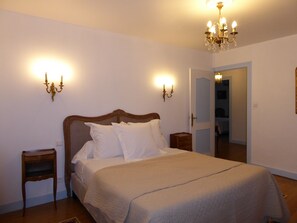 3 bedrooms, iron/ironing board, WiFi, bed sheets - Maison de Marius - Pets welcome -Fenced grounds1600 m2- Heated pool (Le Buisson-de-Cadouin)