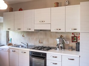 Fridge, microwave, oven, dishwasher - Vacation home Iside by Interhome (Mergozzo (Lago di Mergozzo))