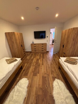 2 bedrooms, WiFi, bed sheets - Schildetal Apartment 1 Holiday apartment in the countryside with 2 bedrooms (Vellahn)