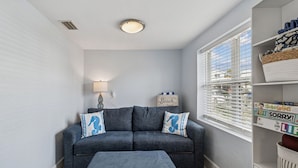 Living area - Billy's Beach Bungalow (Redington Shores)