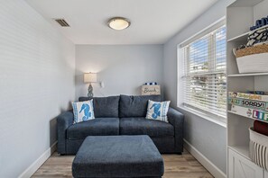Smart TV - Billy's Beach Bungalow (Redington Shores)