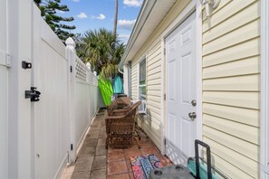 Terrace/patio - Billy's Beach Bungalow (Redington Shores)