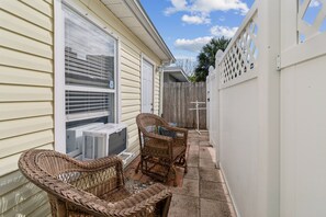 Terrace/patio - Billy's Beach Bungalow (Redington Shores)
