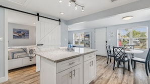 Dining - Billy's Beach Bungalow (Redington Shores)