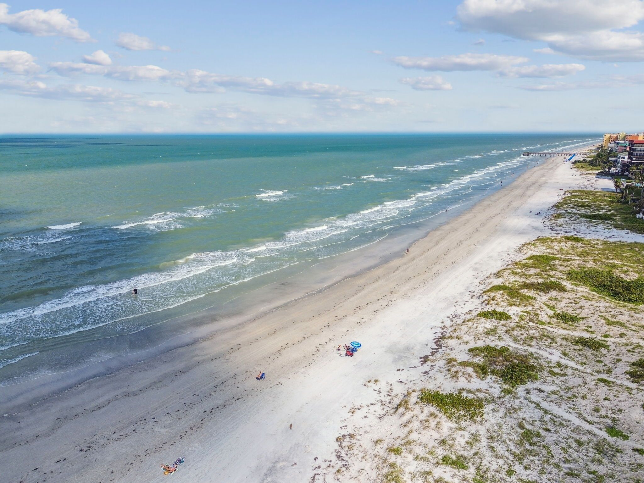 Beach nearby, sun-loungers, beach towels