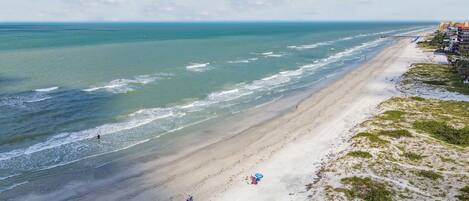Beach nearby, sun-loungers, beach towels