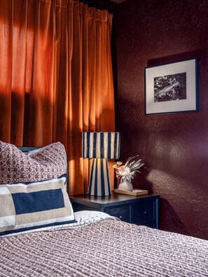 2 bedrooms, iron/ironing board, WiFi, bed sheets - Wasatch Designer Retreat / Family + Dog Friendly Escape (Salt Lake City)