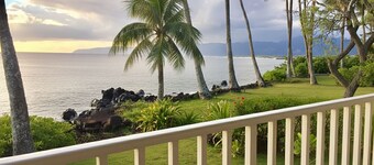 "Waimea Vista," Oceanfront Views, Walk to Beaches