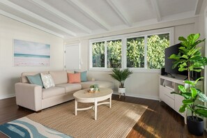 Living area - "Waimea Vista," Oceanfront Views, Walk to Beaches (Haleiwa)