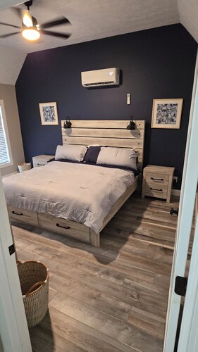 Cozy 2-bedroom in beautiful Newport with AC