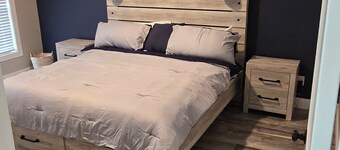 Cozy 2-bedroom in beautiful Newport with AC