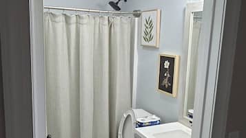 Håndklær, såpe og toalettpapir