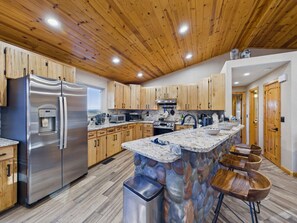Private kitchen - Salty Pines - Scenic Log Cabin w/ Hot Tub, Sierra Blanca Views & Pet-Friendly (Ruidoso)