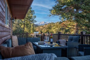 Outdoor dining - Salty Pines - Scenic Log Cabin w/ Hot Tub, Sierra Blanca Views & Pet-Friendly (Ruidoso)
