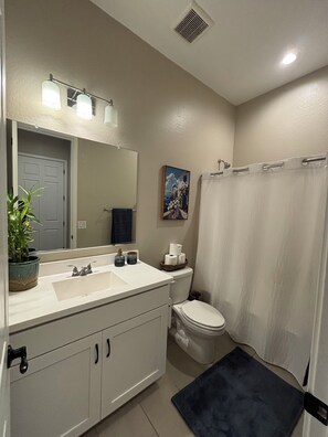 Hair dryer, towels, soap, toilet paper - Welcome to the Talavera Casita in Buckeye (Buckeye)