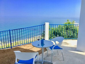 Property grounds - Studio with sea view (Pachyammos)