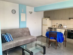 TV - Studio with sea view (Pachyammos)