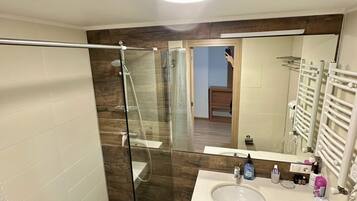 Shower, hair dryer, towels, toilet paper
