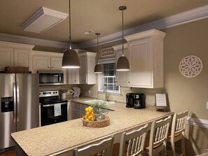 Mikroaaltouuni, uuni, liesi, astianpesukone