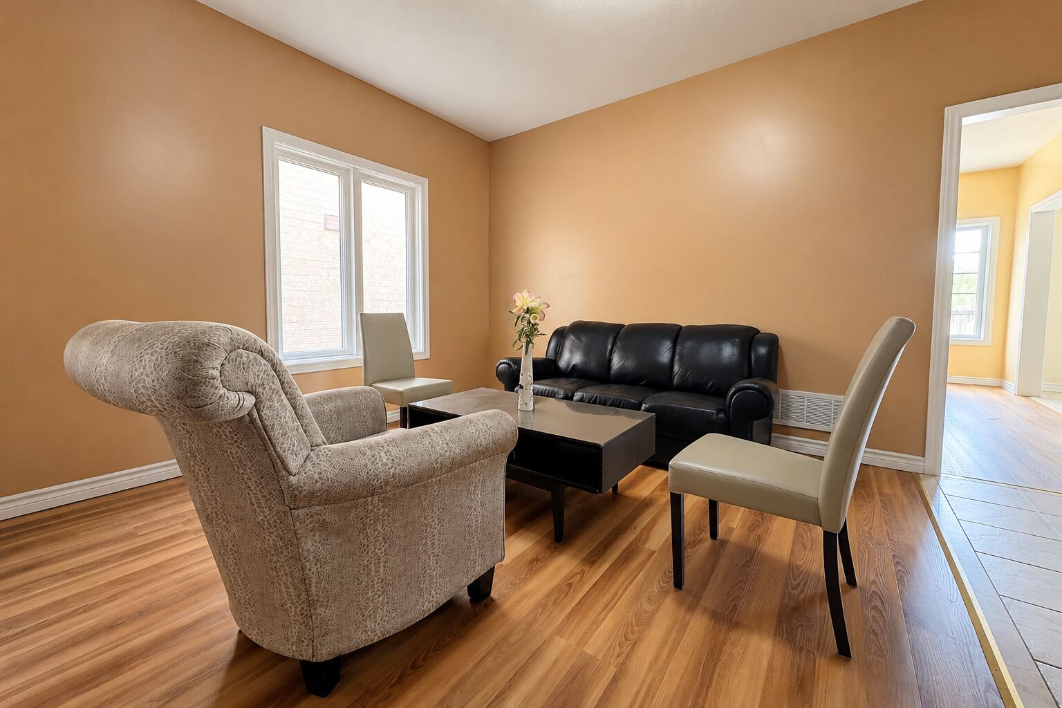 Spacious Private King Bedroom W/tv, Fridge, Deskbrampton Shared Home, 2.5 Baths - Brampton