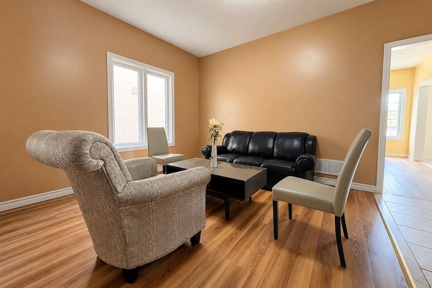 Spacious Private King Bedroom W/tv, Fridge, Deskbrampton Shared Home, 2.5 Baths - Brampton