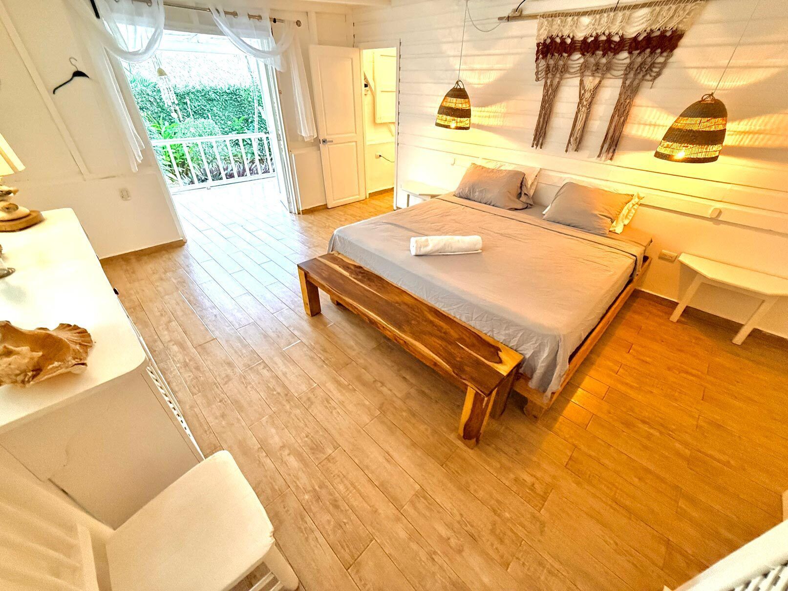 3 bedrooms, desk, iron/ironing board, free WiFi