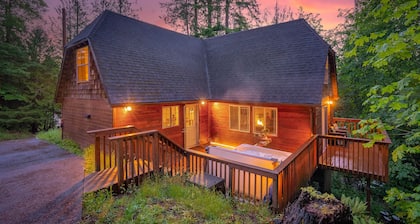 Family-Friendly Cabin Retreat w/ Private Hot Tub