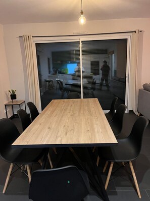 Dining - Warm & Bright Modern Home – Pyrenees (Argelès-Gazost)