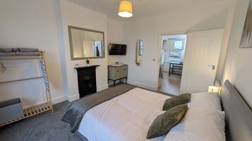 1 habitación, tabla de planchar con plancha, wifi y ropa de cama