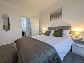 1 bedroom, iron/ironing board, WiFi, bed sheets - digby house flat 1 (West Mersea)