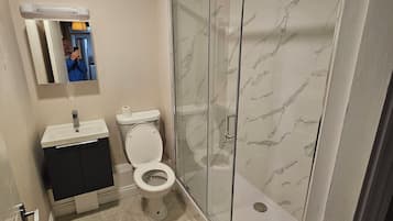 Shower, hair dryer, towels, shampoo
